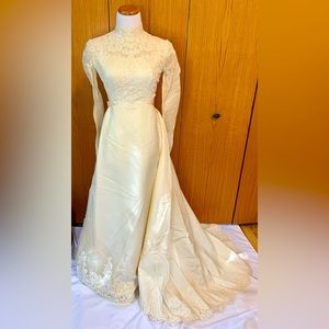 Vintage late 1960’s/ early 1970’s lace wedding dress